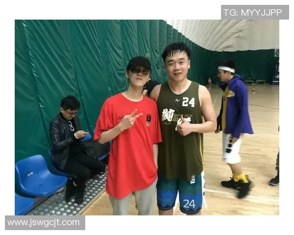 鹿晗分享篮球明星的独特视角与精彩瞬间展现运动魅力与个人风格